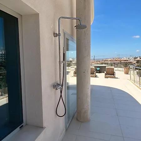 Beautiful Modern With Jacuzzi, 1 Km From The *