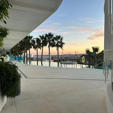 Apartamento Beautiful Modern With Jacuzzi, 1 Km From The *