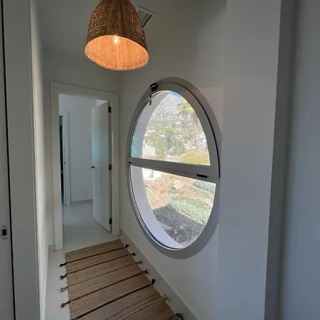 Beautiful Modern With Jacuzzi, 1 Km From The