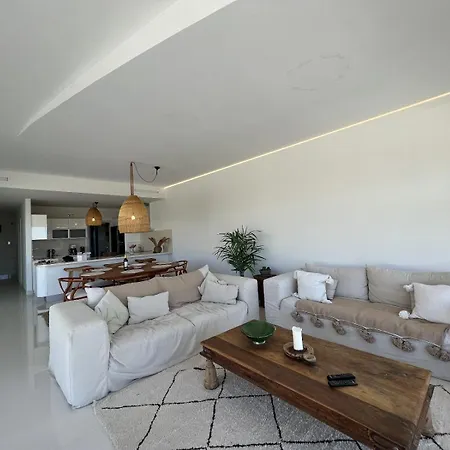 Beautiful Modern With Jacuzzi, 1 Km From The Apartment