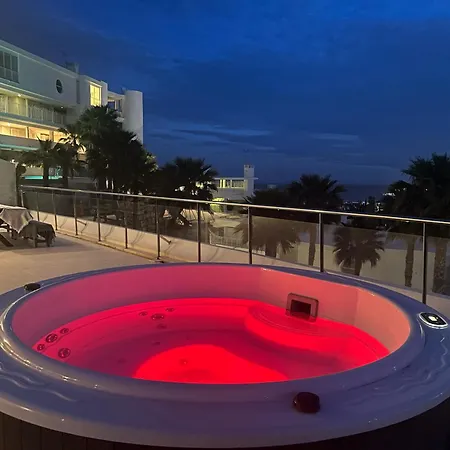 Beautiful Modern With Jacuzzi, 1 Km From The Apartment