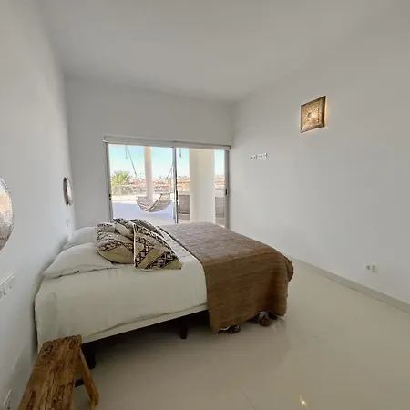 Apartment Beautiful Modern With Jacuzzi, 1 Km From The