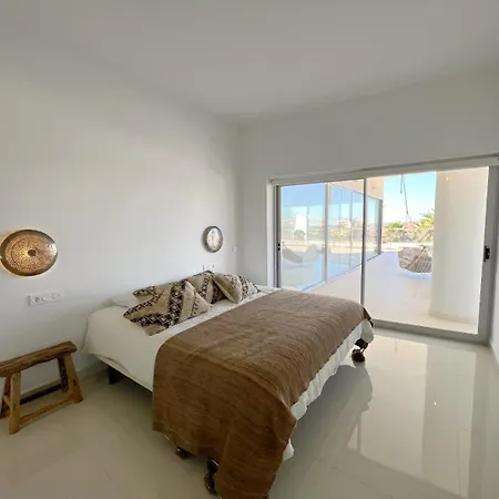Beautiful Modern With Jacuzzi, 1 Km From The Apartment