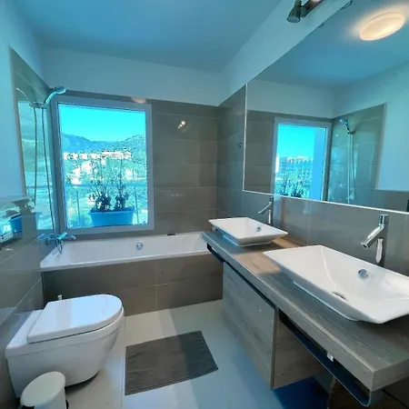 Beautiful Modern With Jacuzzi, 1 Km From The *